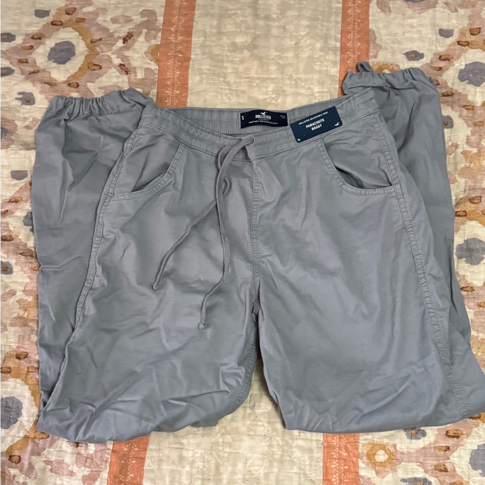 Hollister Parachute pants NWT